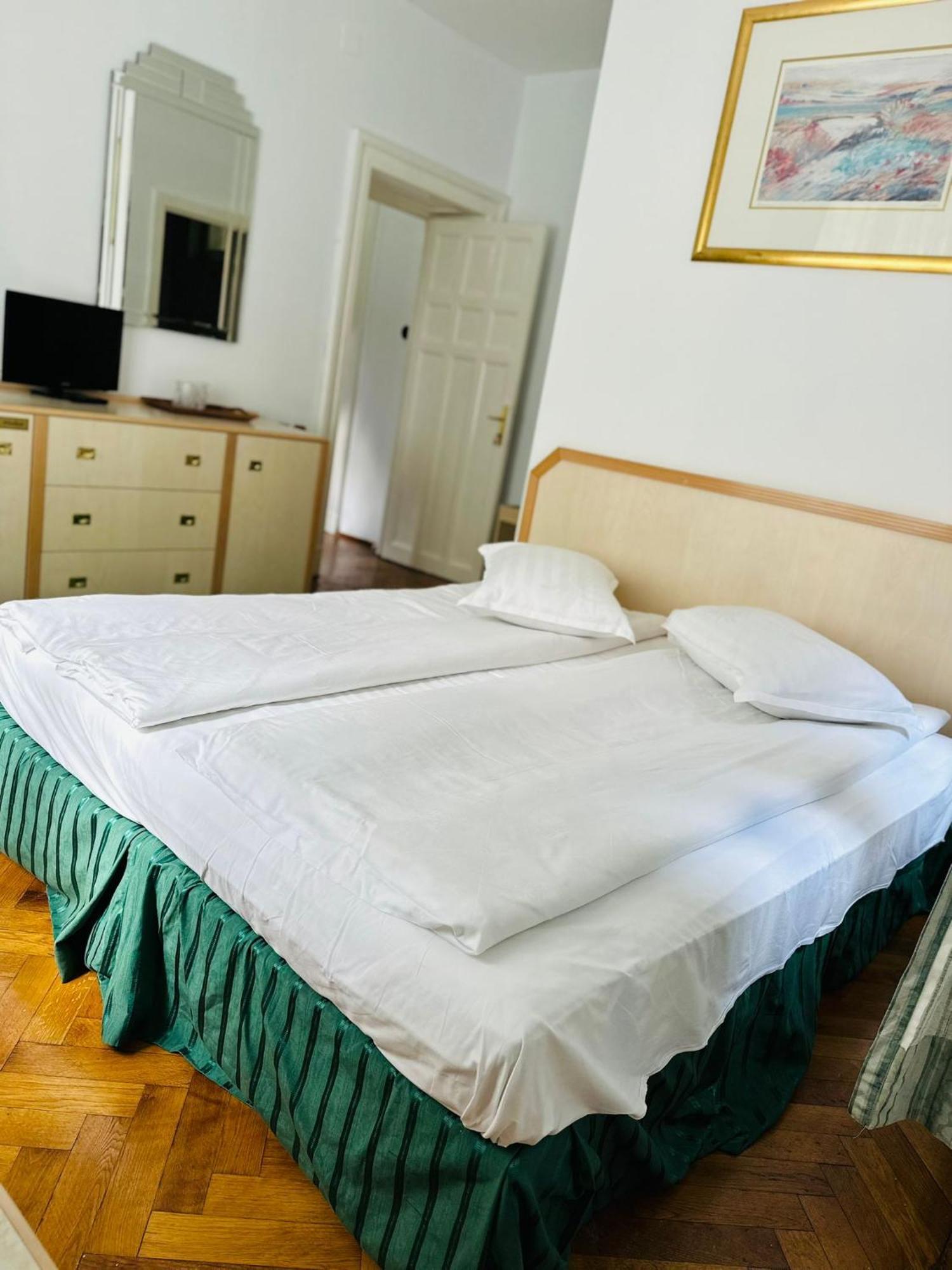Rapsodia Sinaia Bed & Breakfast Exterior foto