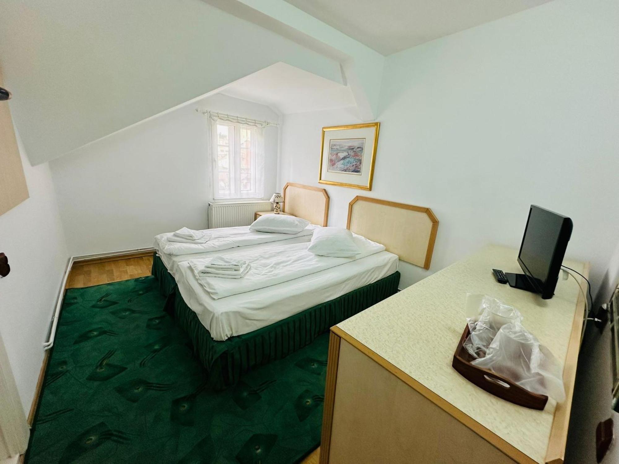 Rapsodia Sinaia Bed & Breakfast Exterior foto