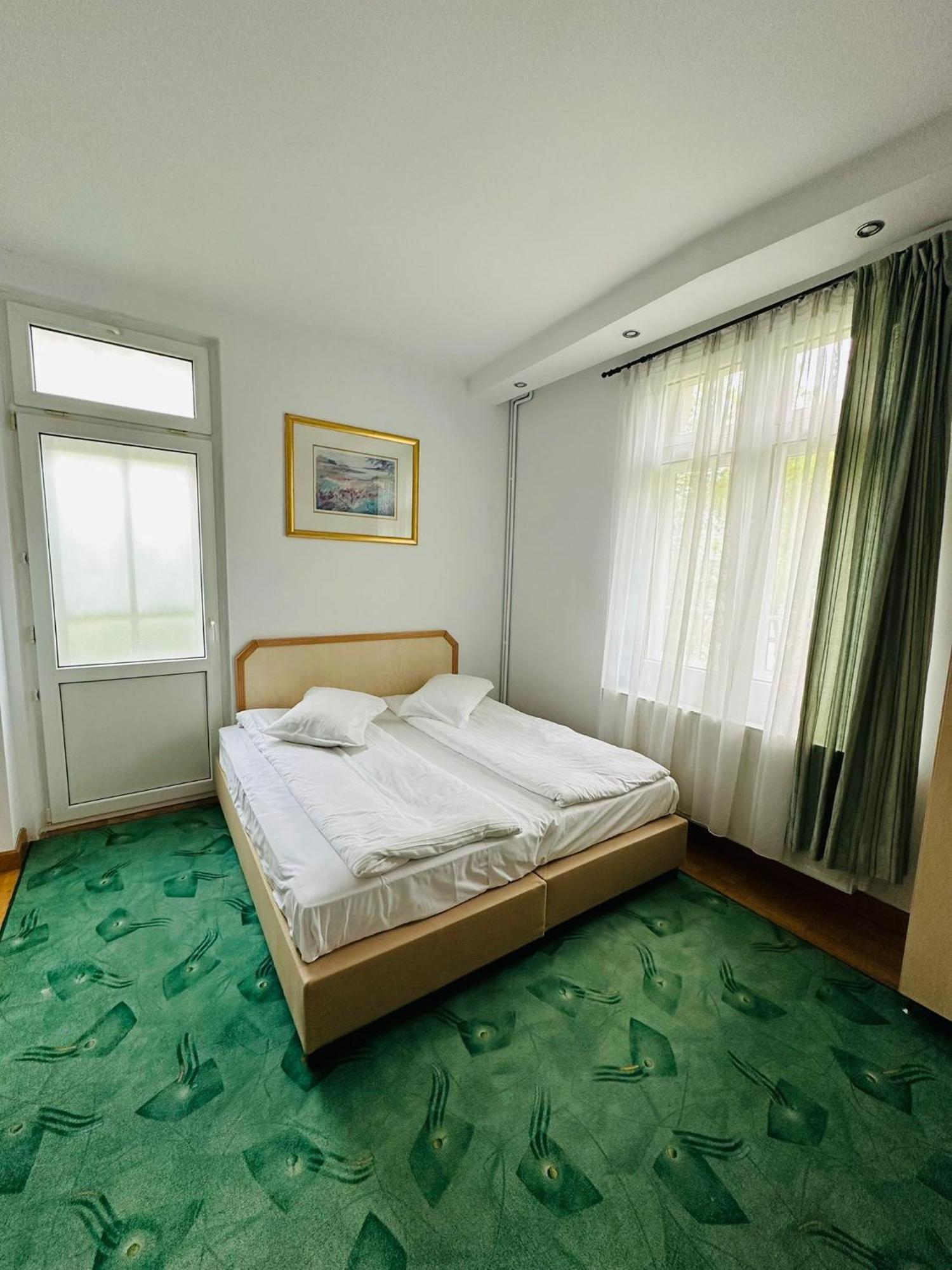 Rapsodia Sinaia Bed & Breakfast Exterior foto