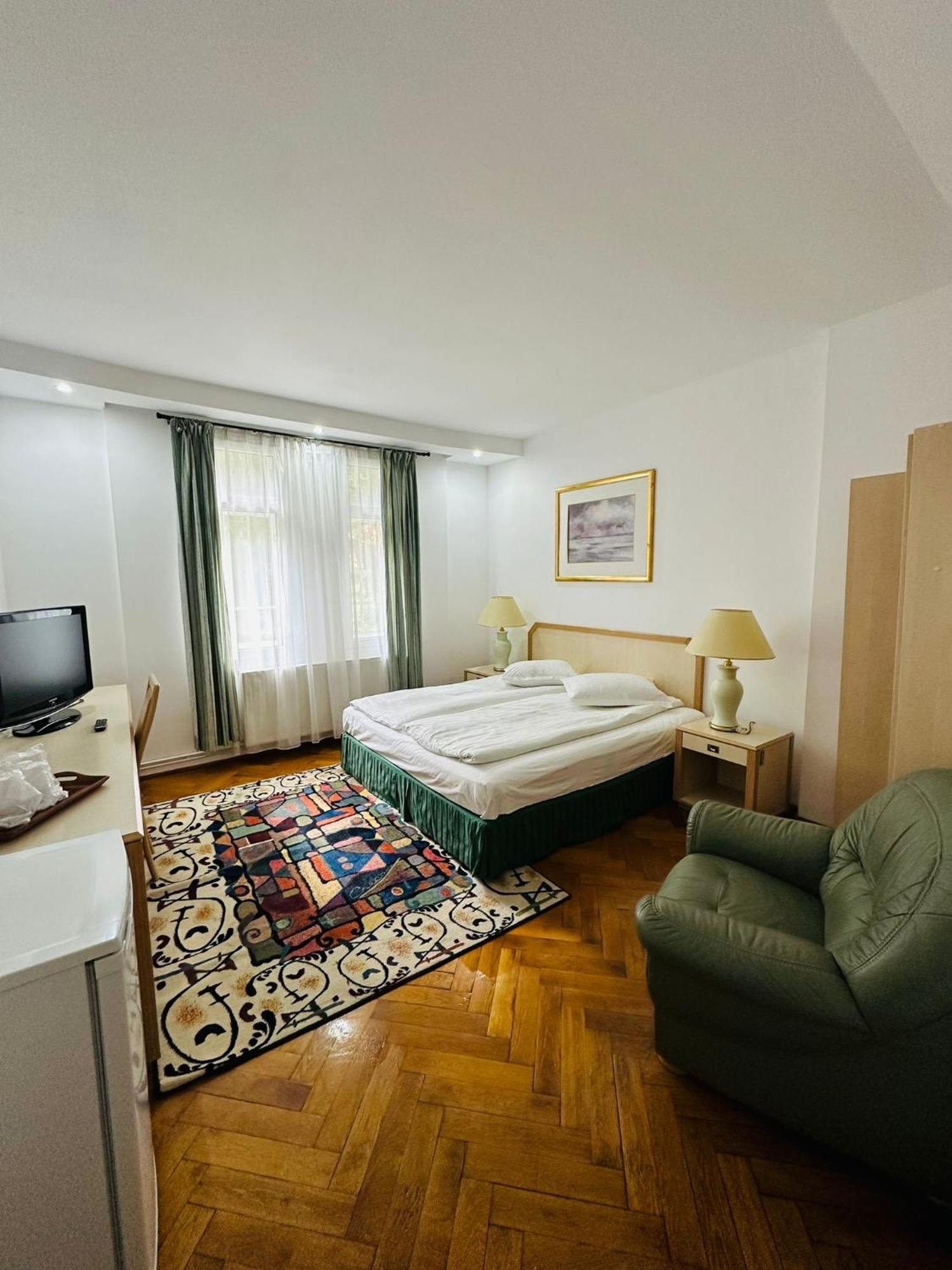 Rapsodia Sinaia Bed & Breakfast Exterior foto