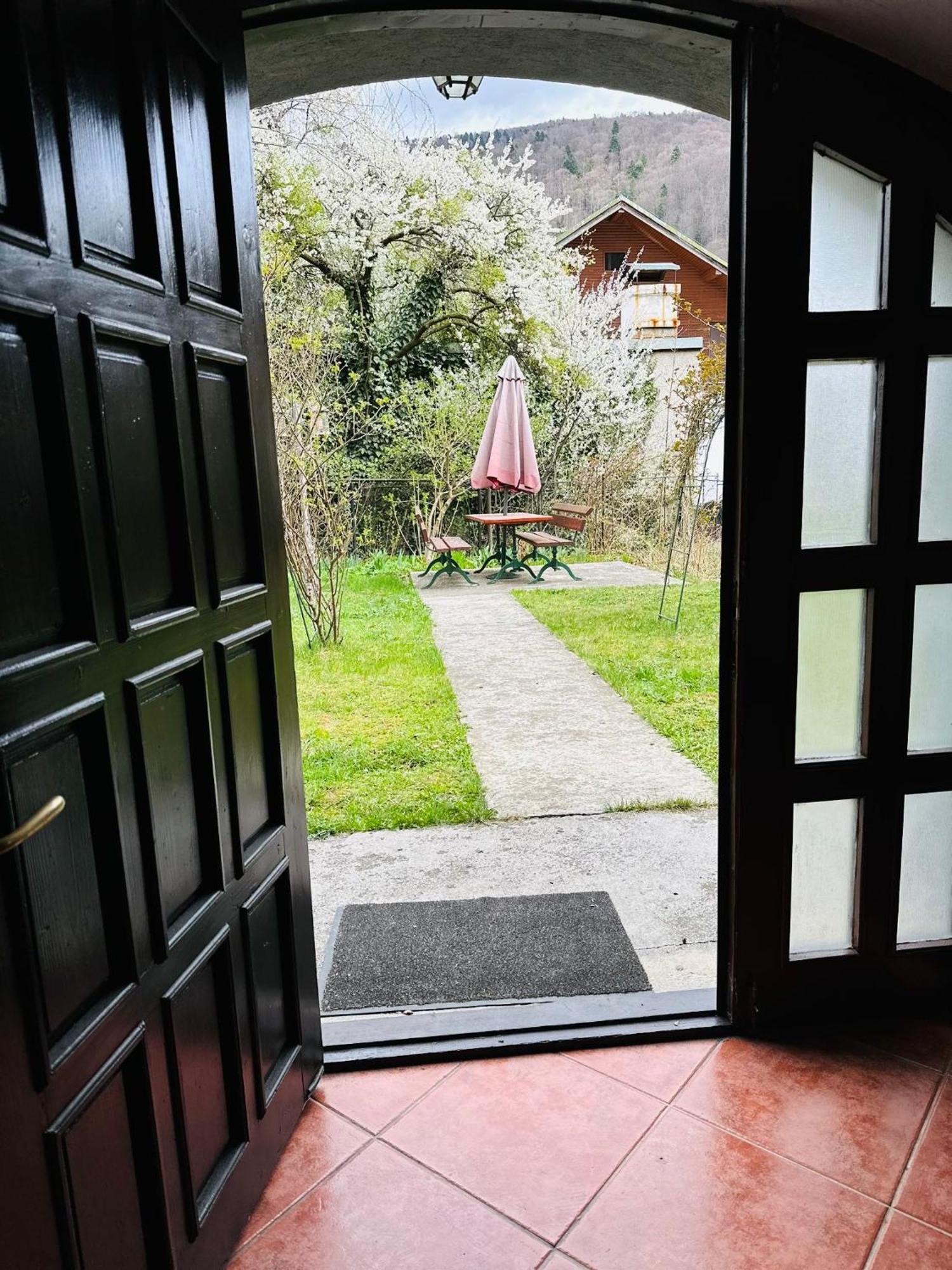 Rapsodia Sinaia Bed & Breakfast Exterior foto
