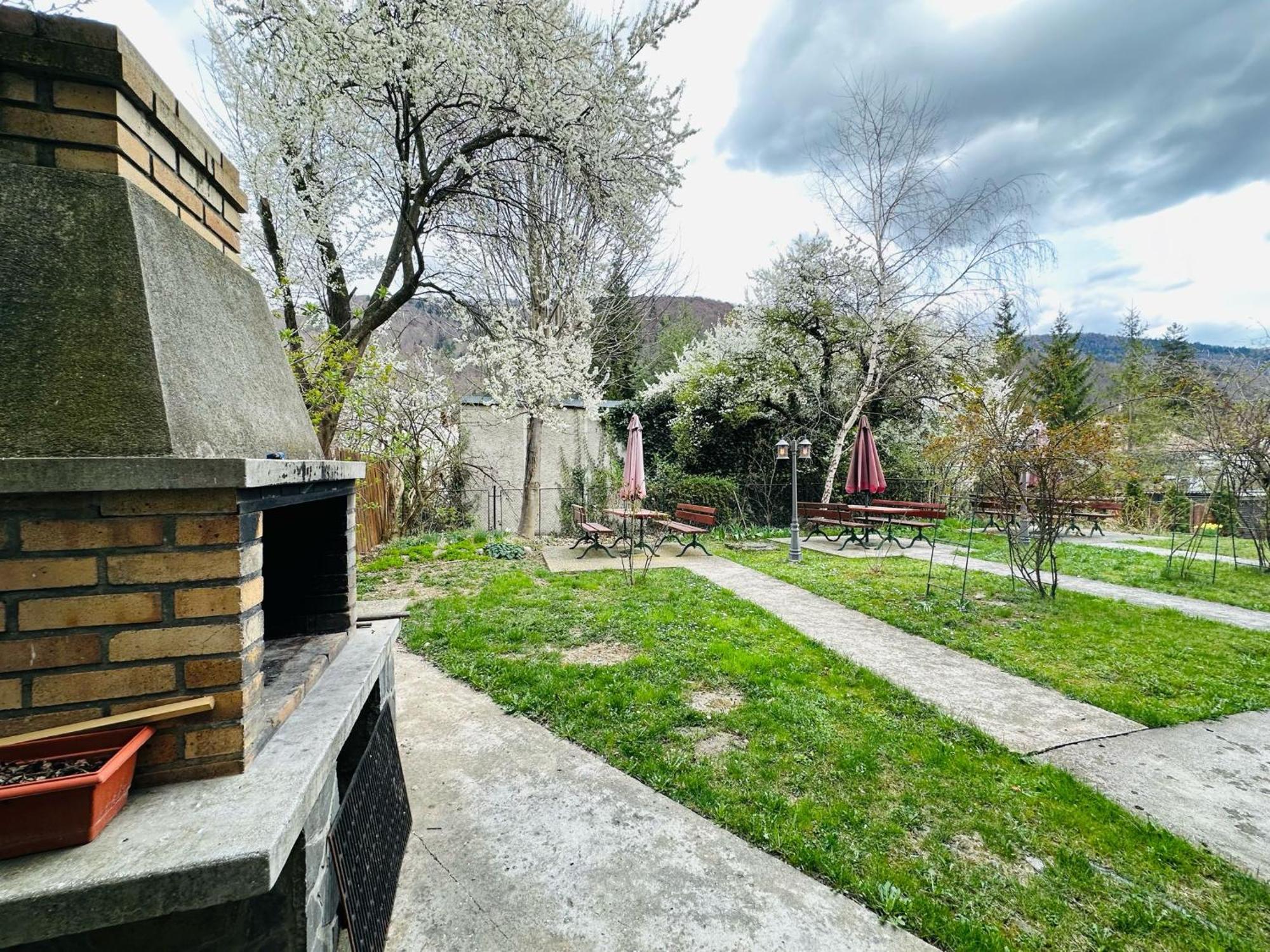 Rapsodia Sinaia Bed & Breakfast Exterior foto